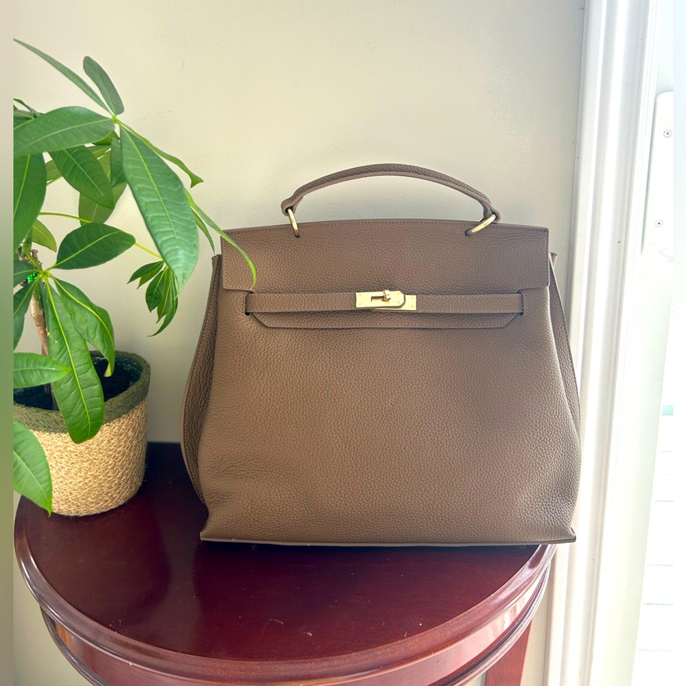 Leather tote bag